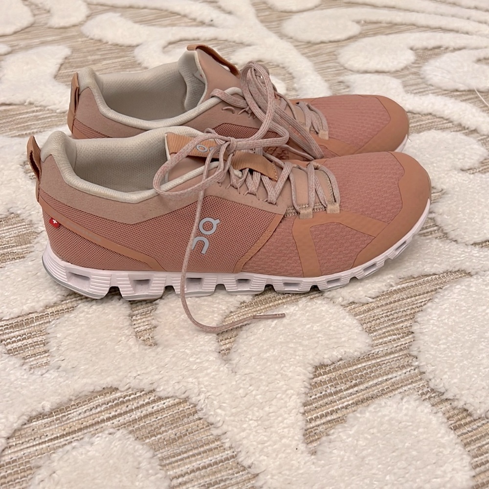 Blush on cloud tennis shoes